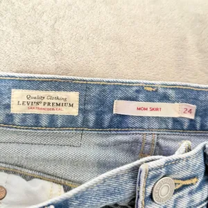Levis Mom Skirt Light Acid Wash Blue Denim Button Fly Size 24 Jean Retro BOHO‎ thumbnail 2