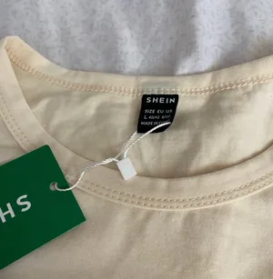SheIn BNWT love you crop top thumbnail 5