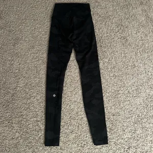 Lululemon black camo high rise leggings thumbnail 4