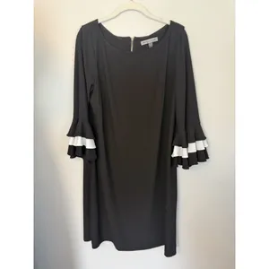 Danny And Nicole Black Bell Sleeve Dress Sz 14 thumbnail 3