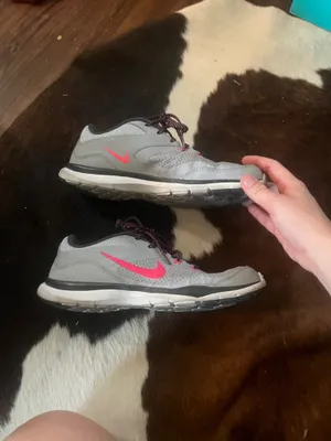Nike Women’s Tennis Shoes thumbnail 2