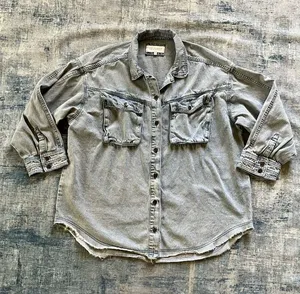 Veveret Light Wash Button Front Lightweight Denim Jean Jacket Women's Large Blue thumbnail 1