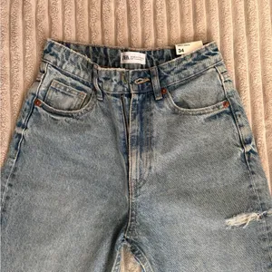 NWT Zara Classic Mom Fit Blue Denim Jeans thumbnail 2