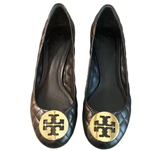Tory Burch Claire Quilted Block Heel Pumps Black Gold Logo Leather Size 8 thumbnail 2