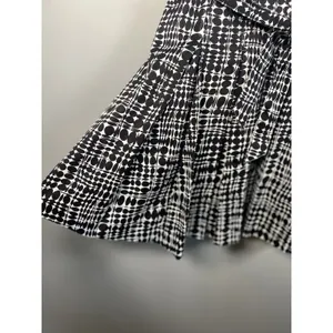 Calvin Klein Black‎ White Pleated Sheath Dress Career Sleeveless Size 8 P Belted thumbnail 3