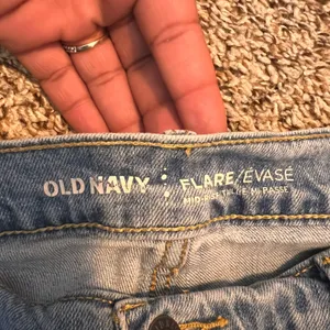Old Navy Womens Flare‎ Jeans Mid Rise Distressed Light Wash Size 12 Regular thumbnail 2
