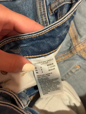 American Eagle Strigid Ripped Mom Jeans thumbnail 3