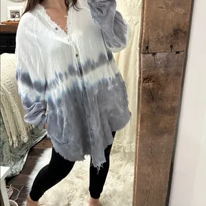 FANTASTIC FAWN Women's Blue & White ombré Button-Up Top size medium oversized w thumbnail 2