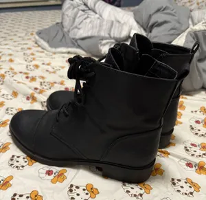Black boots Size 8 thumbnail 1