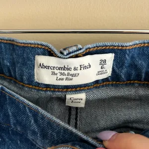 Abercrombie low rise baggy jeans thumbnail 2
