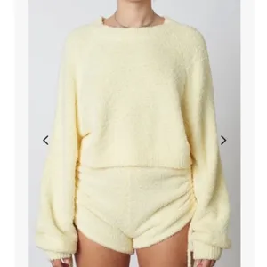 Nia - Cropped Raglan Knit Sweater in Lemon thumbnail 6