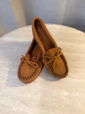 Minnetonka Kilty Softsole Moccasins | 7M thumbnail 2