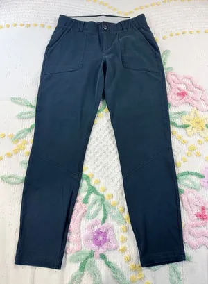 Under Armour Black Fitted Athletic Pants Style 1326884 Womens Size‎ 6 thumbnail 1