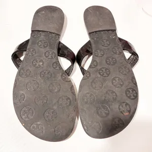 Tory Burch Thora Black Leather Gold Logo Medallion Thong Sandal Size 8M thumbnail 6