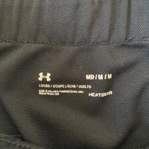 EUC | Under Armour women’s heat gear loose‎ fit solid active shorts — medium thumbnail 4