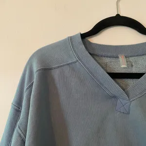 Free People Movement Blue Cropped V-neck Sweatshirt Loungewear Women's size XS thumbnail 3