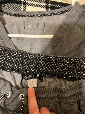 Koi scrubs Gray thumbnail 3