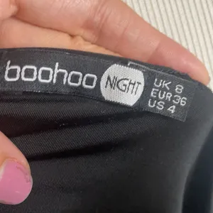 - Boohoo wrap around black crop top thumbnail 4