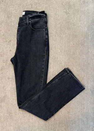 Abercrombie & Fitch Black Ultra High Rise 90’s Slim Straight Jeans Size 2/26 thumbnail 1