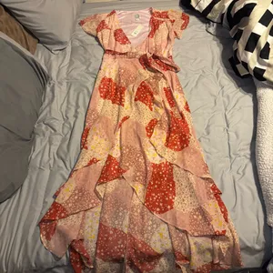 Francesca’s Madonna Short Sleeve Wrap Skirt Maxi Dress Pink White NWT Small thumbnail 2