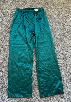 Satin Wide-Leg Pajama Pants in Emerald Green thumbnail 1