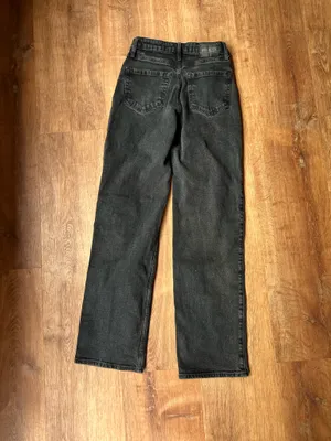 Hollister Ultra High-Rise Dad Jeans thumbnail 4