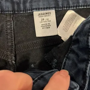 H&M size 29 dark blue denim high waist stretch jeggings EUC thumbnail 4