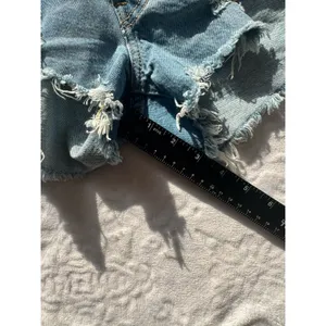 Levi’s 501 Women’s Cut Off Denim Shorts Size W32 Ripped Distressed thumbnail 11