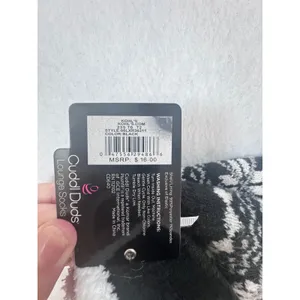 Cuddl Duds Women Black White Fair Isle Snowflake Plush Double Layer Lounge Socks thumbnail 4