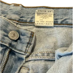 Vintage Levi's 550 Relaxed Tapered Jeans Light Wash 90s Mom Y2K Jeans Size 12 thumbnail 4