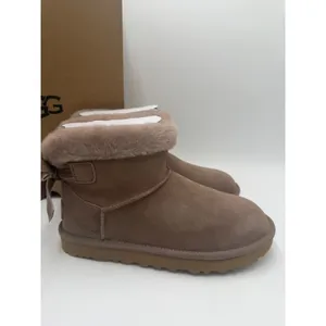 UGG Women Mini Bailey Mixed Bow Caribou Brown Suede Boots Size 8 NWB thumbnail 3