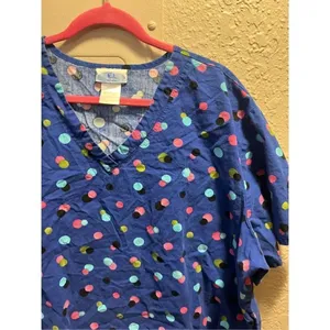 SB Scrubs Blue With Polka Dots Scrub Top Woman’s Size 2X thumbnail 4
