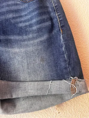 Casual Cuffed Dark Blue Denim Jean Shorts Size 6 thumbnail 3