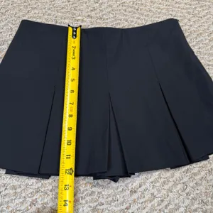 Zara Black Pleated Mini Skort Womens XS Preppy Schoolgirl Side Zip Shorts Skirt thumbnail 3