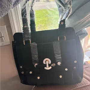 Elegant Black Satchel with Gold Details thumbnail 5