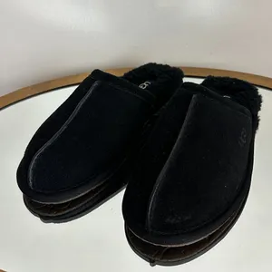 UGG Scuff Slipper in Black Size US 5 (Women) thumbnail 2