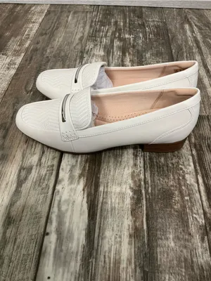 Clarks Off White Leather Loafer with Silver Trim Size 8 thumbnail 9