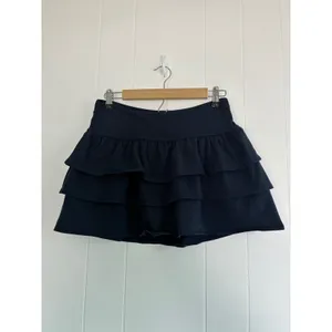 NWT Hollister Navy Blue Tiered Ruffle Skort Built-in Shorts Pockets Medium NEW thumbnail 4