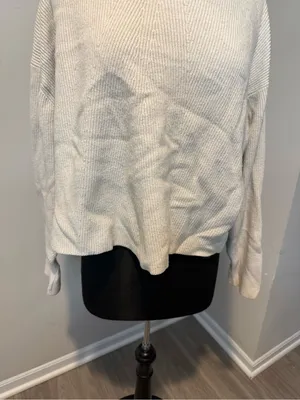 Zara Cream Ribbed Crewneck Oversized Knit Pullover Sweater in Size Medium thumbnail 3