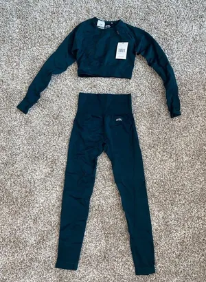 AYBL Balance V2 Seamless Long Sleeve Crop Top - Forest Green in XS thumbnail 5