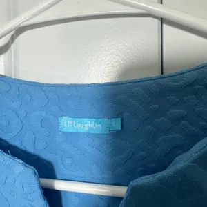 J.McLaughlin Top Women Small Blue Leopard Jacquard Split Neck 3/4 Sleeve Preppy thumbnail 3