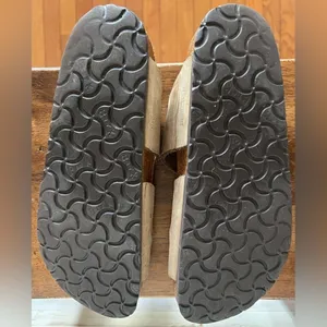 Birkenstock women’s sandals with Soft Footbed. Size 39 thumbnail 8