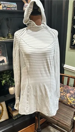 Lululemon Run: Back On Track Pullover – Size 10 – Silver Spoon Stripe thumbnail 1