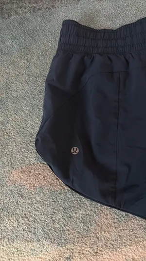 Lululemon Reversible Black/Light Grey Size 6 Shorts  thumbnail 6