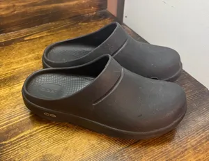 Oofos‎ Black Clogs Size Women 6 thumbnail 1
