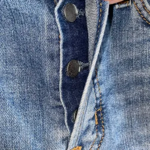 Levi’s‎ Wedgie Skinny Jeans 26 Distressed Raw Hem High Rise Crop thumbnail 4