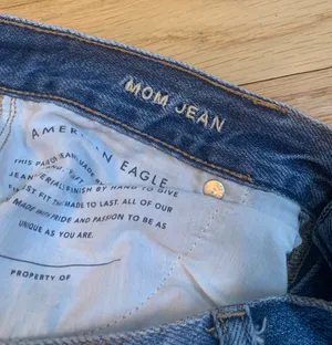 Super Distressed Mom Jean thumbnail 3
