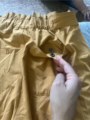 Athleta Golden Mustard High-Waist Pleated Women's Shorts thumbnail 8