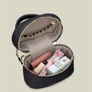 Elegant Black Quilted Handbag thumbnail 6