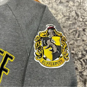Harry Potter Wizarding World Universal Studios Hufflepuff Sweatshirt Size Small thumbnail 8